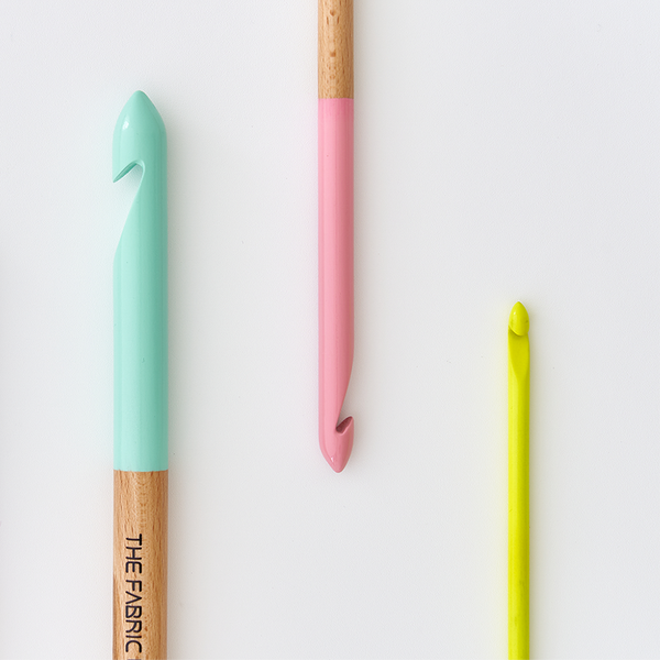 COLOR WOOD CROCHET HOOKS 20CM