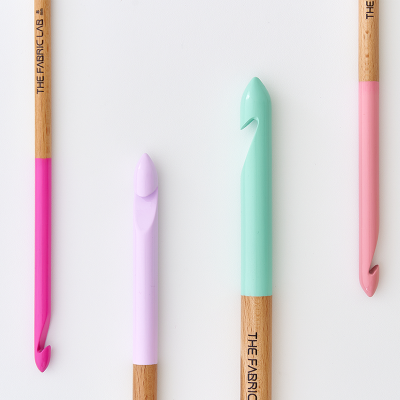 COLOR WOOD CROCHET HOOKS 20CM