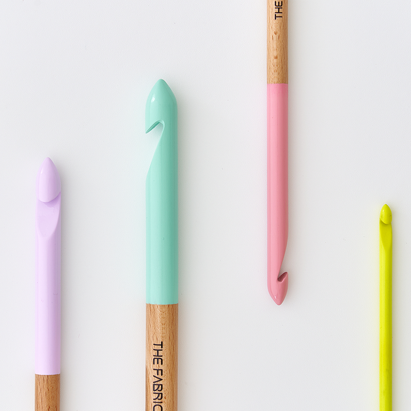 COLOR WOOD CROCHET HOOKS 20CM