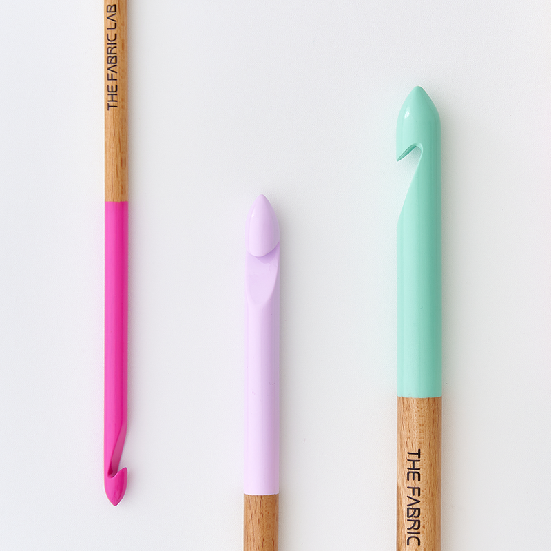 COLOR WOOD CROCHET HOOKS 20CM